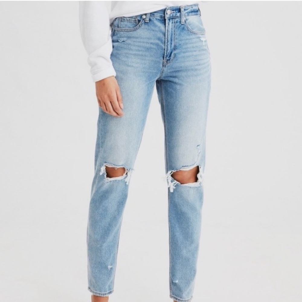 American Eagle Mom Jeans Distressed Light Wash Women’s